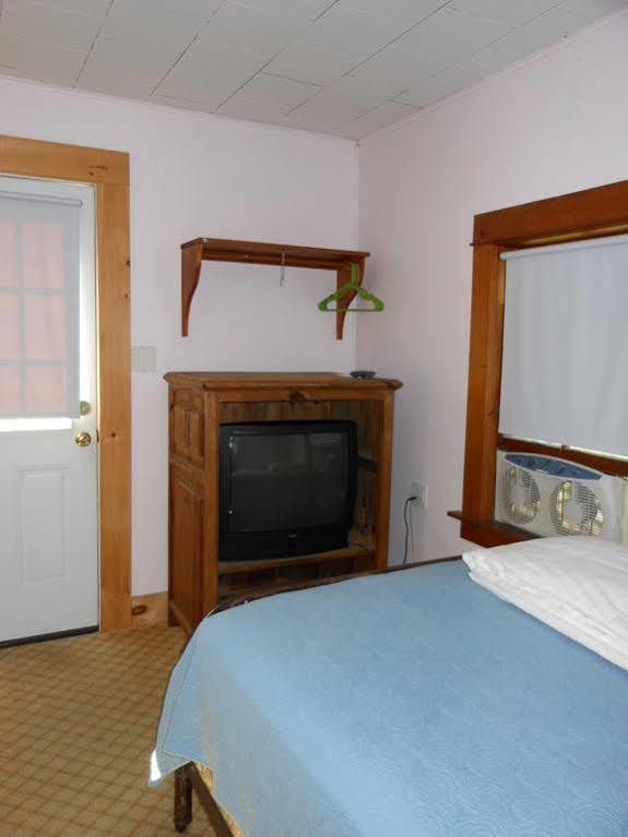 Готель Katahdin Cabins Millinocket Екстер'єр фото