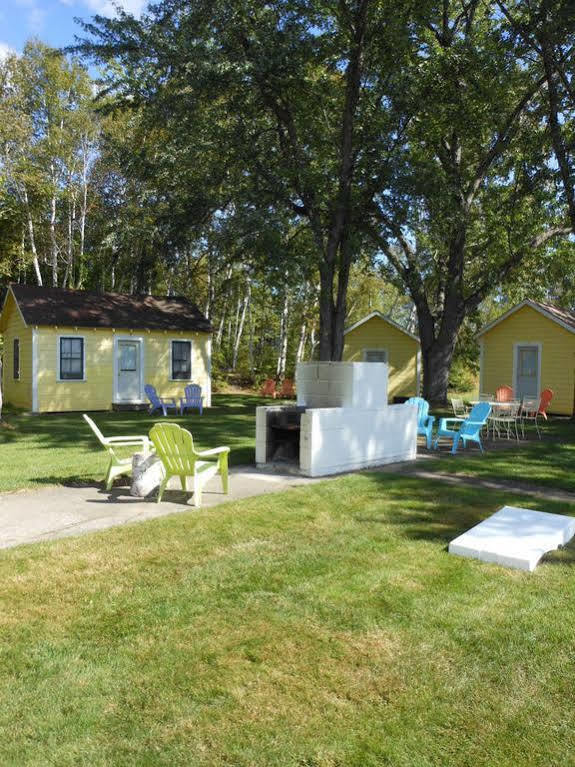 Готель Katahdin Cabins Millinocket Екстер'єр фото