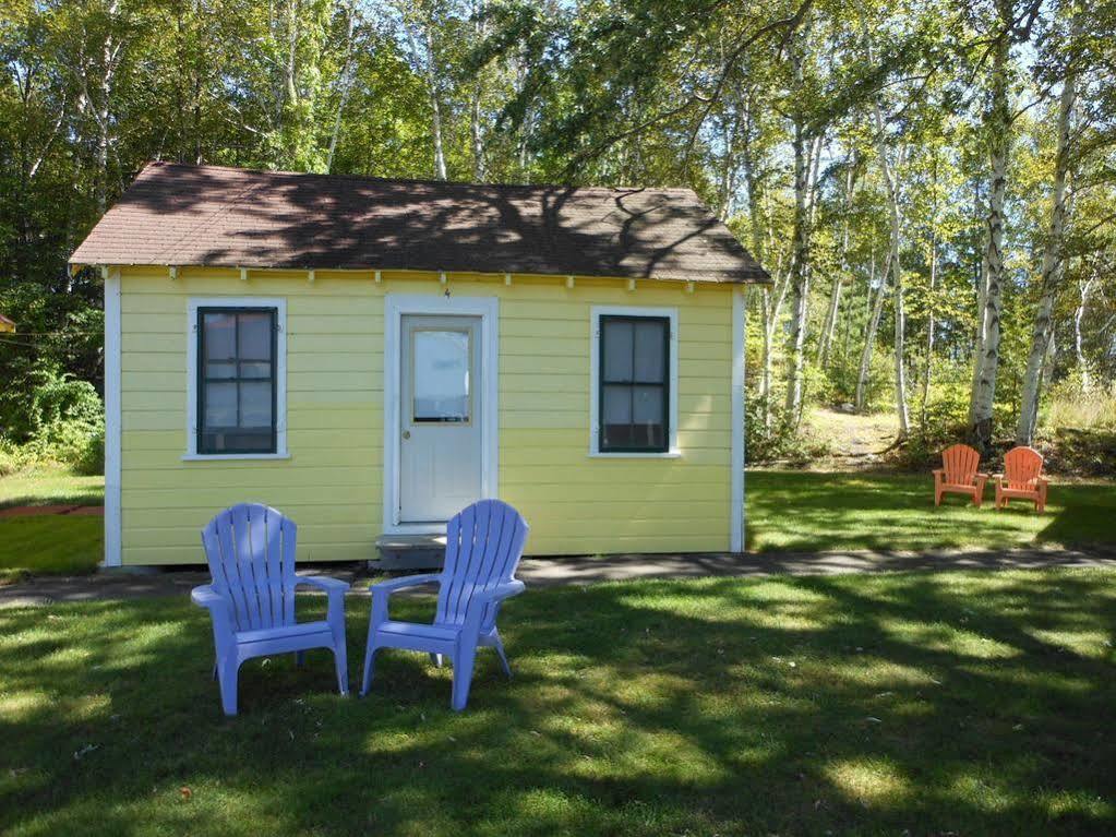 Готель Katahdin Cabins Millinocket Екстер'єр фото